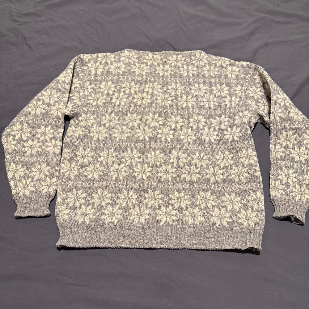 Vintage 70s Norwegian made in Norway 100% wool gray snowflake sweater size M